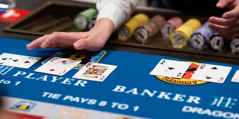 Bí quyết đánh baccarat luôn thắng - Kinh nghiệm từ cao thủ 2 Chi tiết cách chơi một ván baccarat